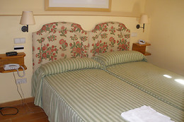 HOSTAL LA CHATA Y CASA RURAL LA CHATA