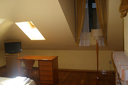 HOSTAL LA CHATA Y CASA RURAL LA CHATA