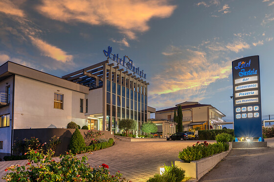 Hotel Insteia - photo 4