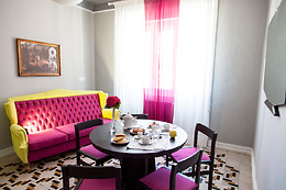 Naftalina Rooms