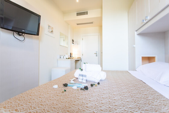 Ferretti Beach Hotel - photo 4
