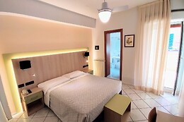 Hotel Monica